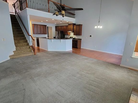 4th image of 2 Dillworth Ct #1