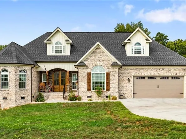 163 Meeting House Ln, Advance, NC 27006