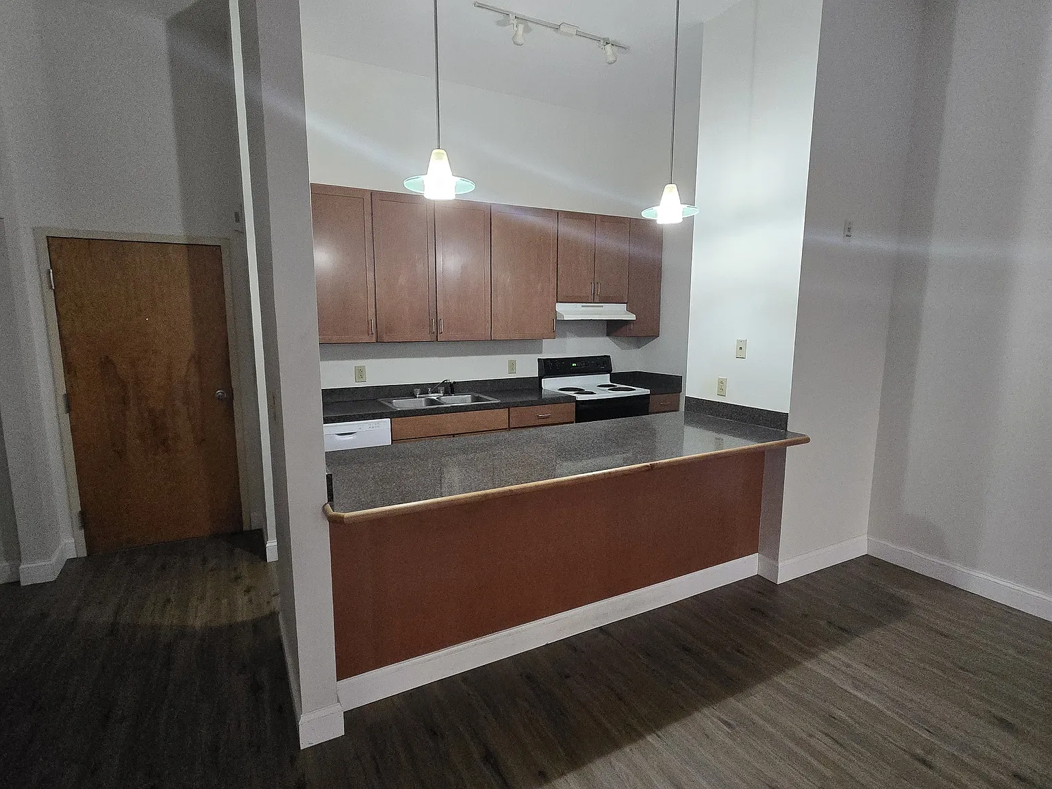 73 Washington — Photo 2