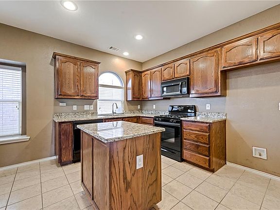 3rd image of 9864 Gallatin Ln