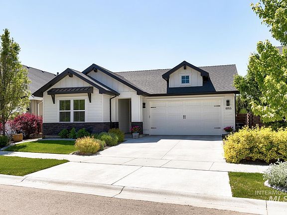 2nd image of 6955 N Exeter Pl