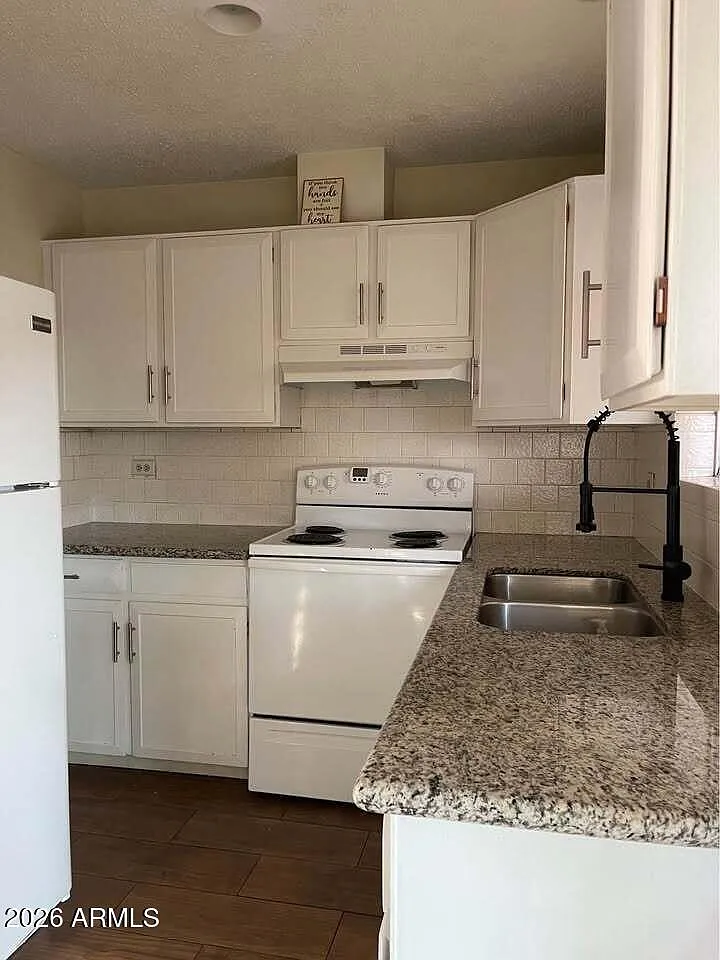 2 bed, 1.0 bath, 850 sqft, $1,700 — Photo 1