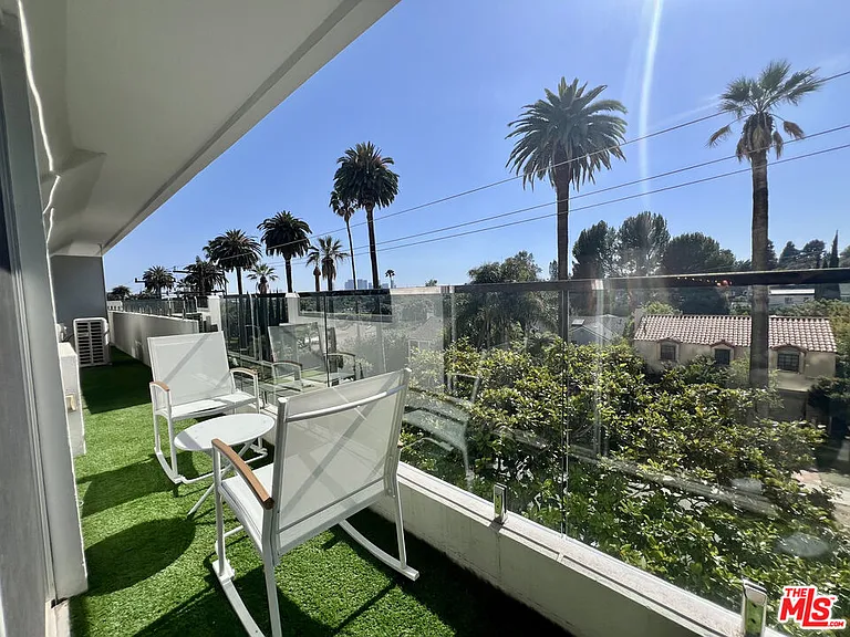 838 N Doheny Dr #402 — Photo 13