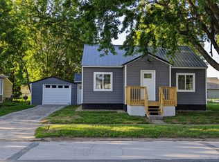 328 South St, Pella, IA 50219