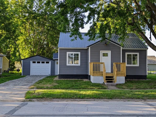 328 South St, Pella, IA 50219