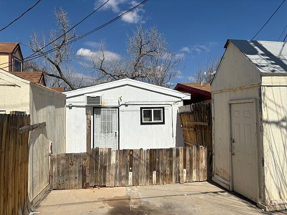 3rd image of 834 W Reinken Ave