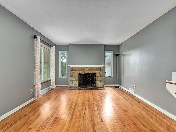 4th image of 2153 Marshfield Blvd