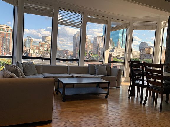 3rd image of 113 Beacon St #Penthouse 6