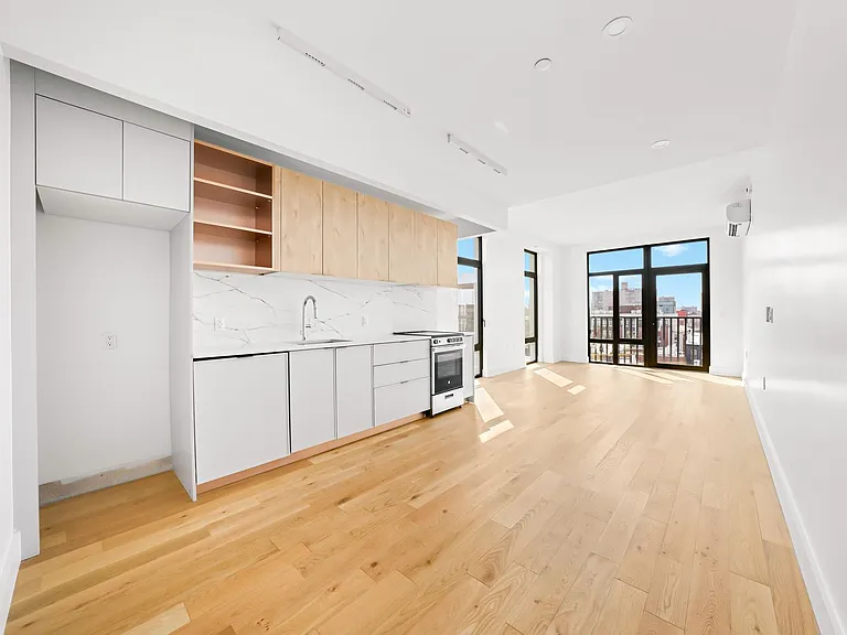 597 Grand St #901 — Photo 7