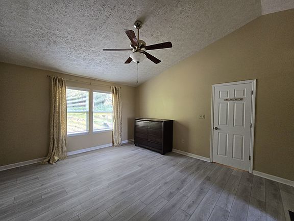 5th image of 220 Jaclyn Dr