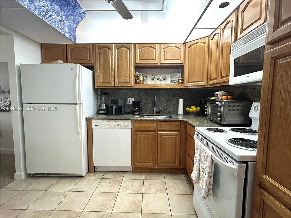 1st image of 1100 Saint Charles Pl APT 620