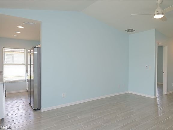 3rd image of 4521/4523 19th St SW