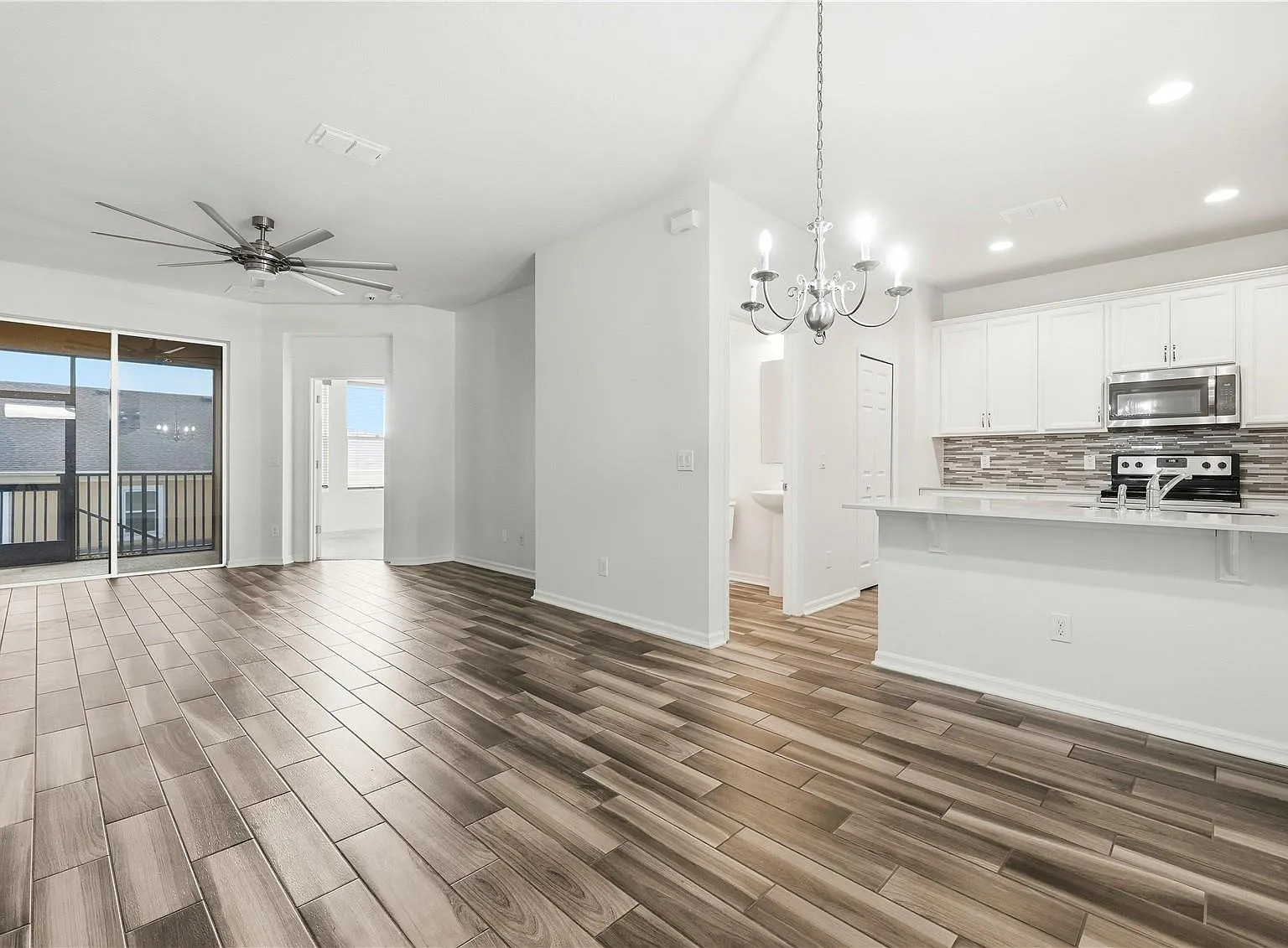4 bed, 2056 sqft, $2,600 — Photo 3
