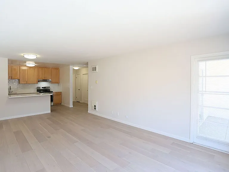 401 Vernon St — Photo 4
