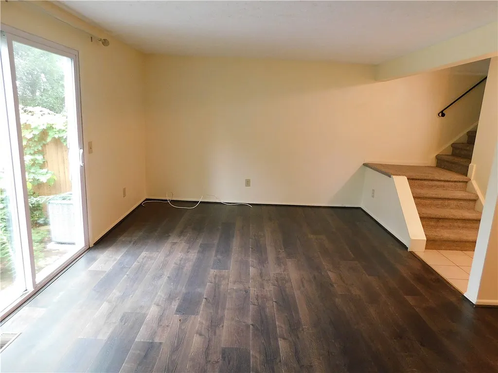 2 bed, 1.5 bath, 1280 sqft, $1,650 — Photo 3