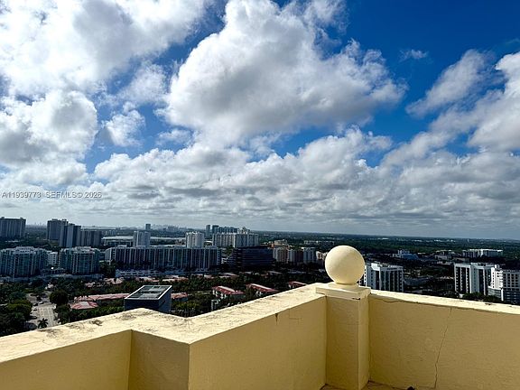 5th image of 19501 W Country Club Dr APT Ts 05