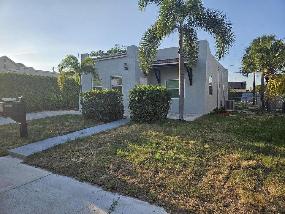 1st image of 717 Selkirk Street