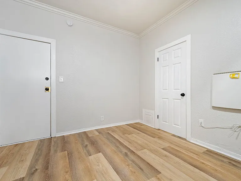 2622 Brighton Ave — Photo 4