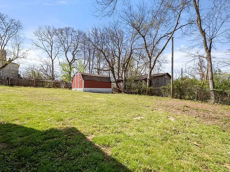 2115 Carter St — Photo 23