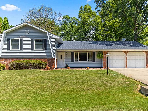 2nd image of 937 W Deerbrook Dr