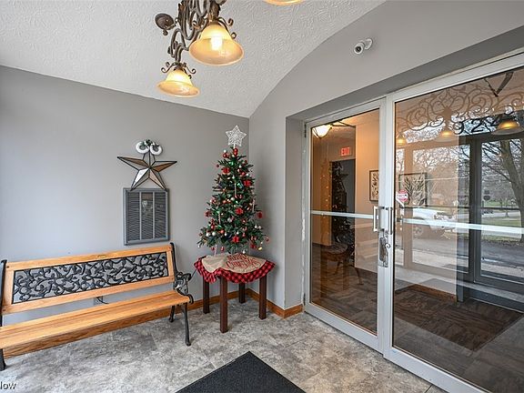 4th image of 924 Memorial Pkwy APT 312