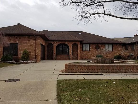 5th image of 25729 Wilson Dr