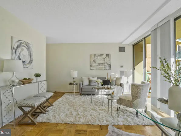 501 Slaters Ln APT 110, Alexandria, VA 22314