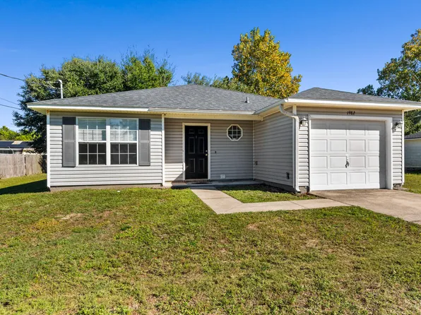 1982 Pentagon St, Gulf Breeze, FL 32563