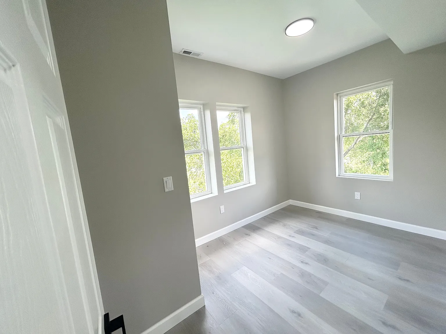 2 bed, 900 sqft, $1,100 — Photo 2