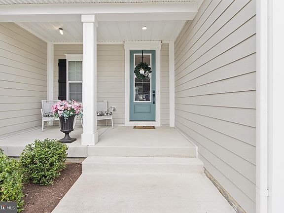 3rd image of 18383 Highwood Dr
