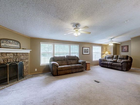 5th image of 1048 Starr Ln