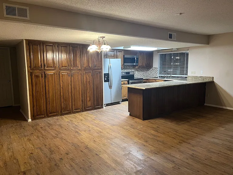 416 Lincoln Dr — Photo 3