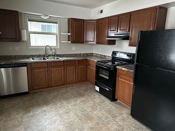 5th image of 4437 San Roberto Ave #3