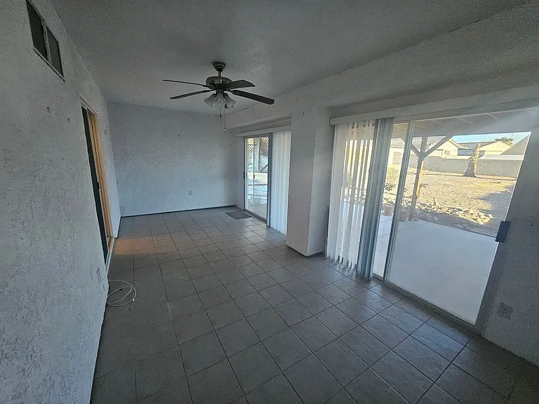 2304 E Oleander Dr — Photo 11