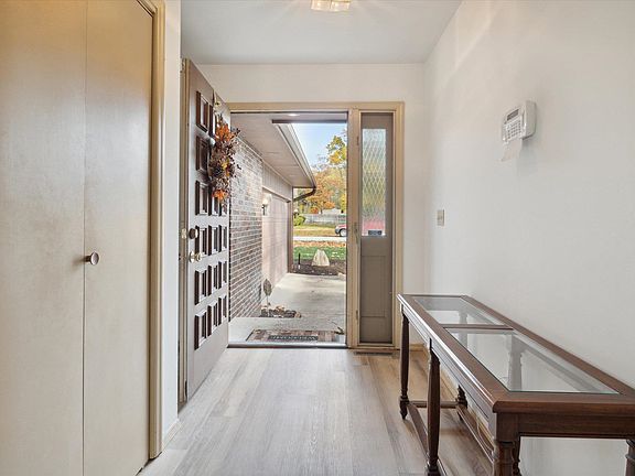 4th image of 52881 Winterberry Dr