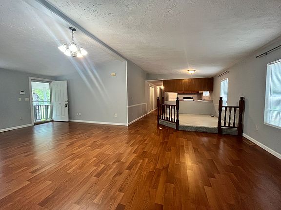4th image of 608 Winston St