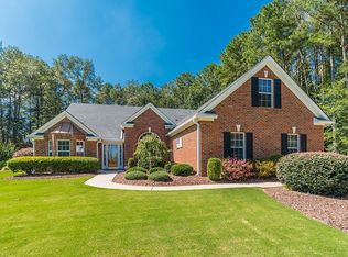 904 Edgewater Dr, Loganville, GA 30052