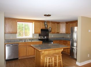 17 Edgewood St, Waterville, ME 04901