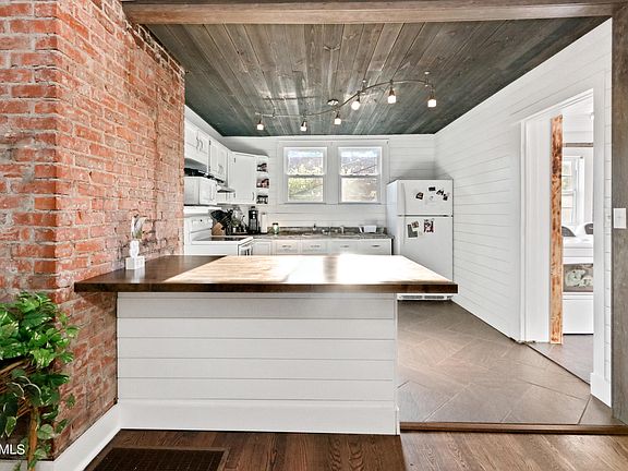 5th image of 2629 Peachtree St
