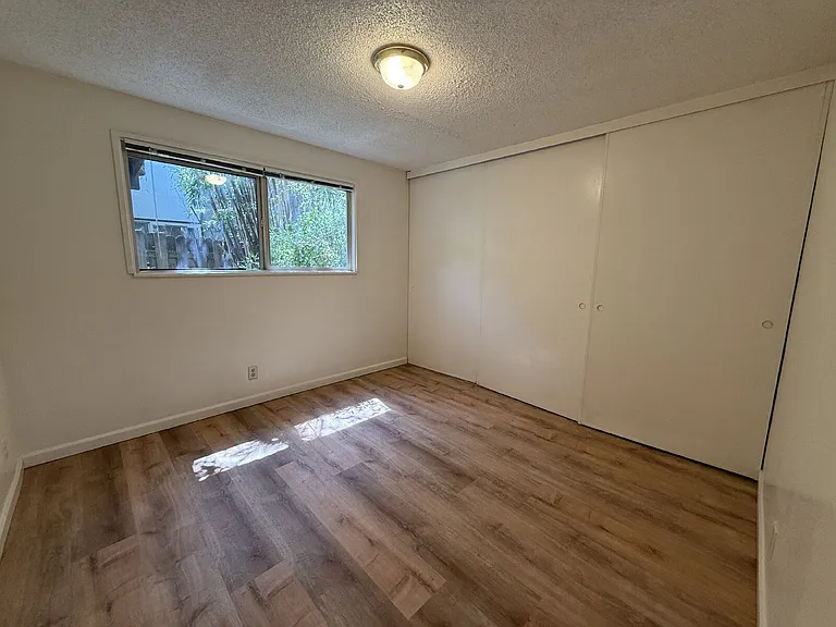 851 W 5th Ave #5 — Photo 5