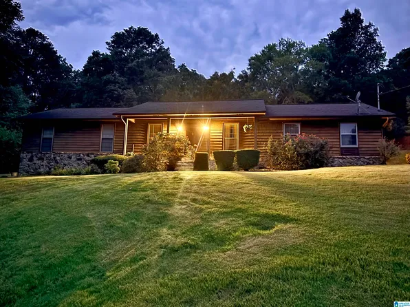 708 Breezeway Cir, Weaver, AL 36277