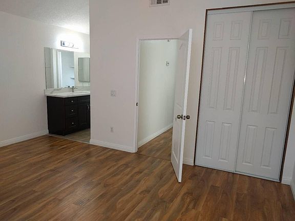 2nd image of 3221 Vineland Ave APT 18
