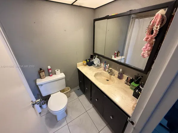 210 172nd St APT 529, Sunny Isles Beach, FL 33160