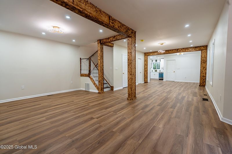 5th image of 20 Eagle Street