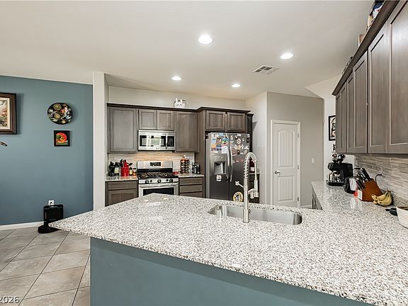 5th image of 9226 Blue Agate St