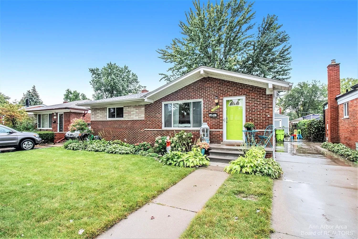 1596 Fontaine Ave photo 1