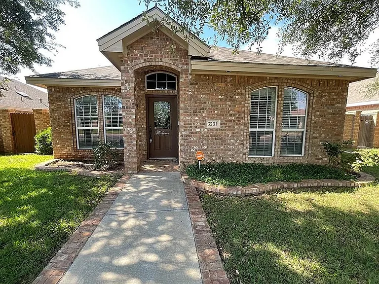 3201 Southridge Ct — Photo 1