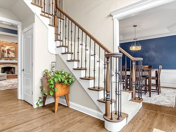 Soaring 2-story foyer.