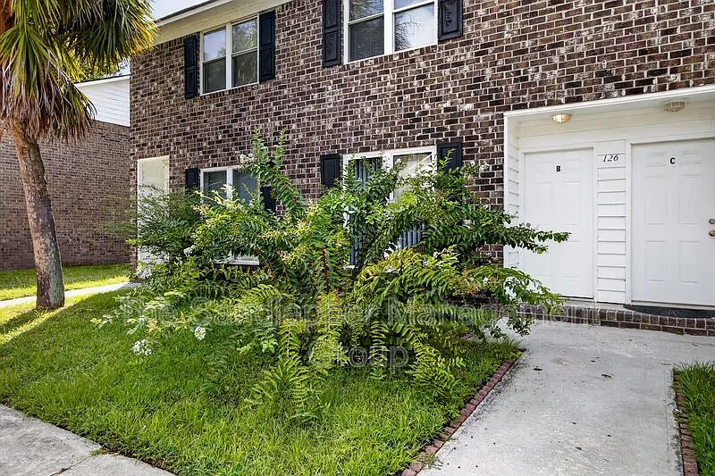 2 bed, 1.5 bath, 1000 sqft, $1,575 — Photo 4