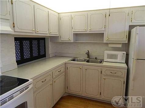 5th image of 2991 S Garden Dr #101